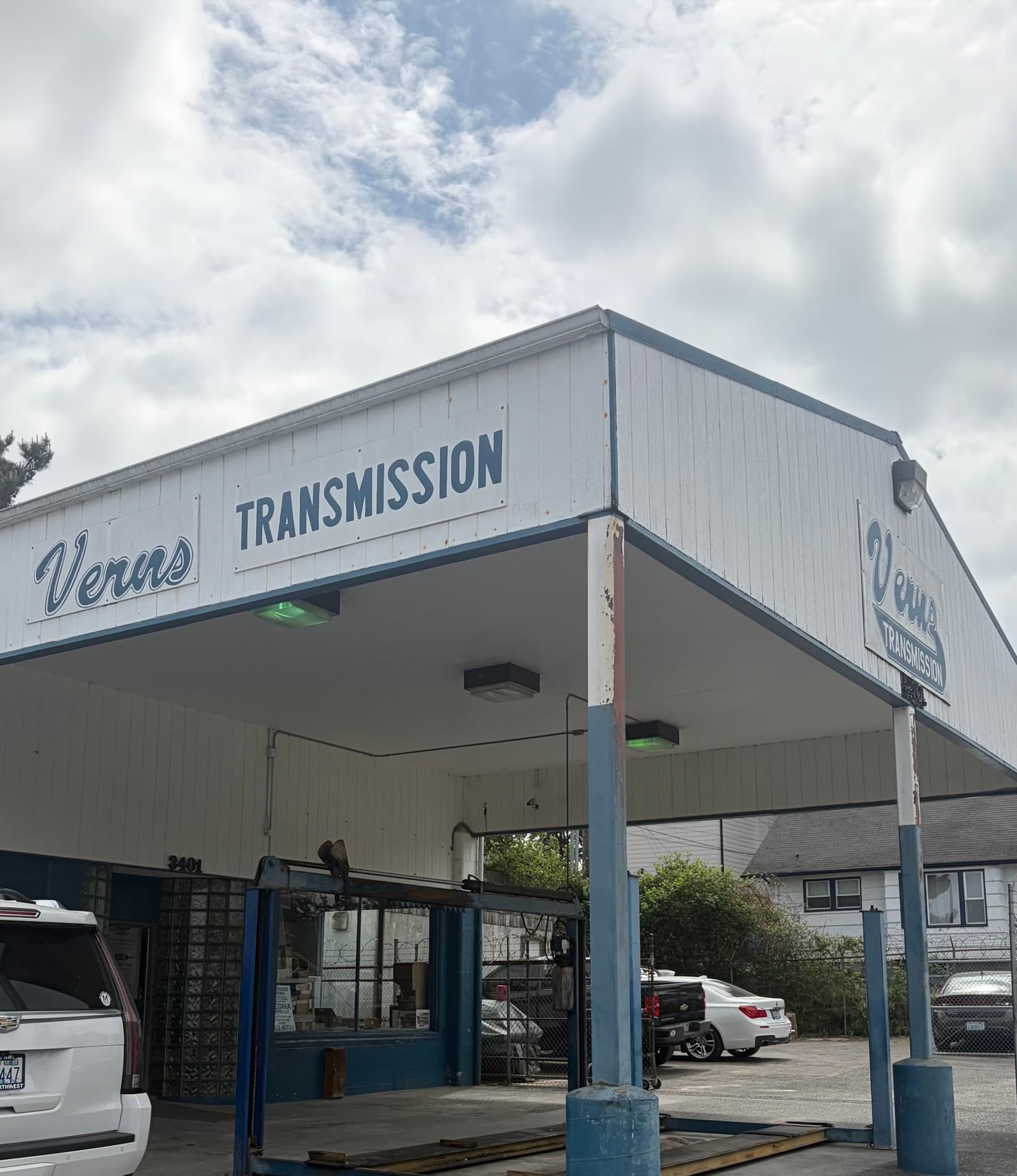 Exterior of Vern's Transmission shop in Tacoma