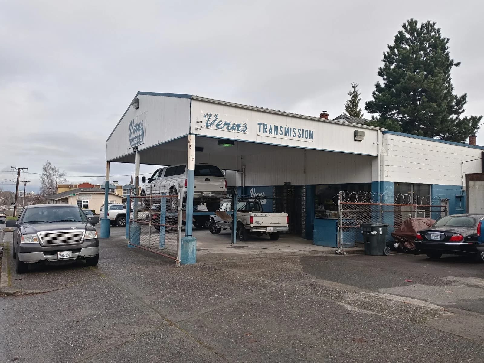 Vern's Transmission exterior with vehicles in the service area